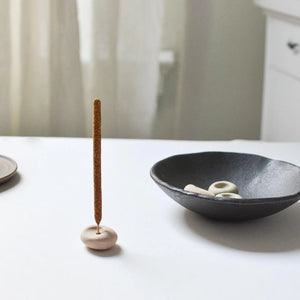 MINI BEIGE CERAMIC PEBBLE HOLDER